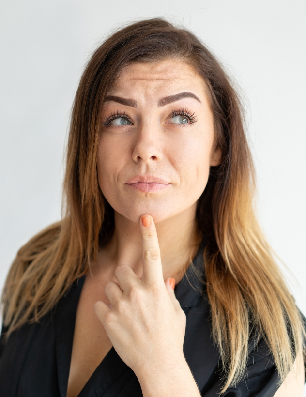 Une jeune femme s'interroge sur les inconvénients de la conduite supervisée