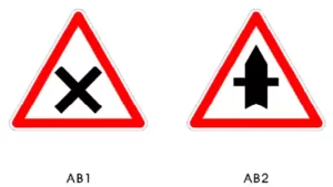 Panneaux de danger AB1 et AB2 signalant une intersection avec priorité à droite ou route prioritaire – Code de la route CER
